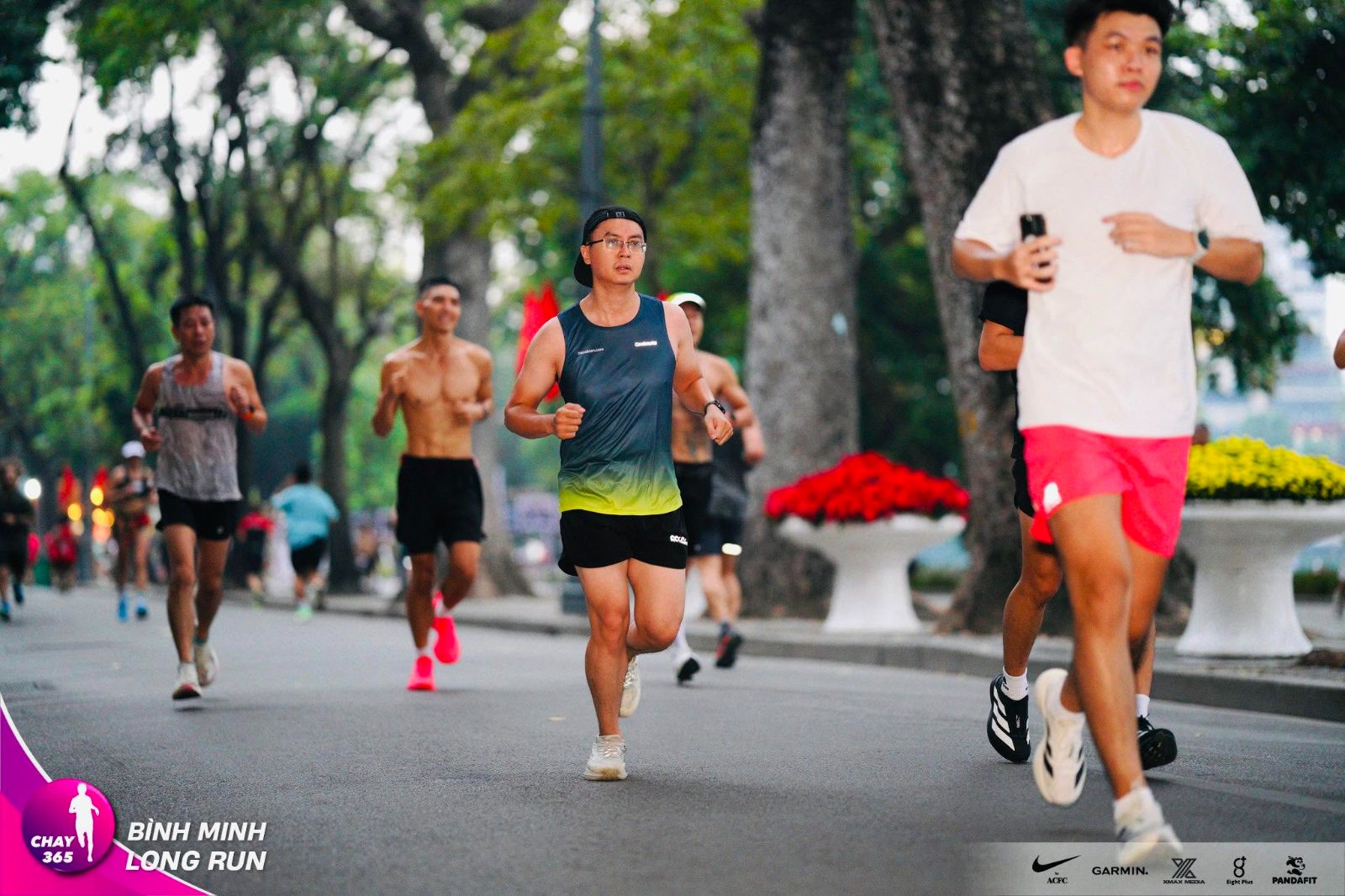 "Em nghỉ cả tháng rồi mà chạy lại vẫn đau, giờ phải làm sao hả anh?"